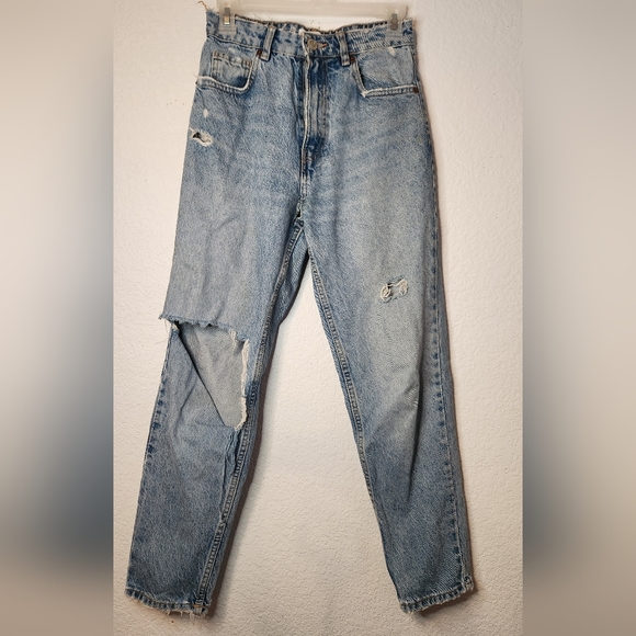 Zara Distressed Jeans,‎ Light Wash, Size 2 - Picture 1 of 5